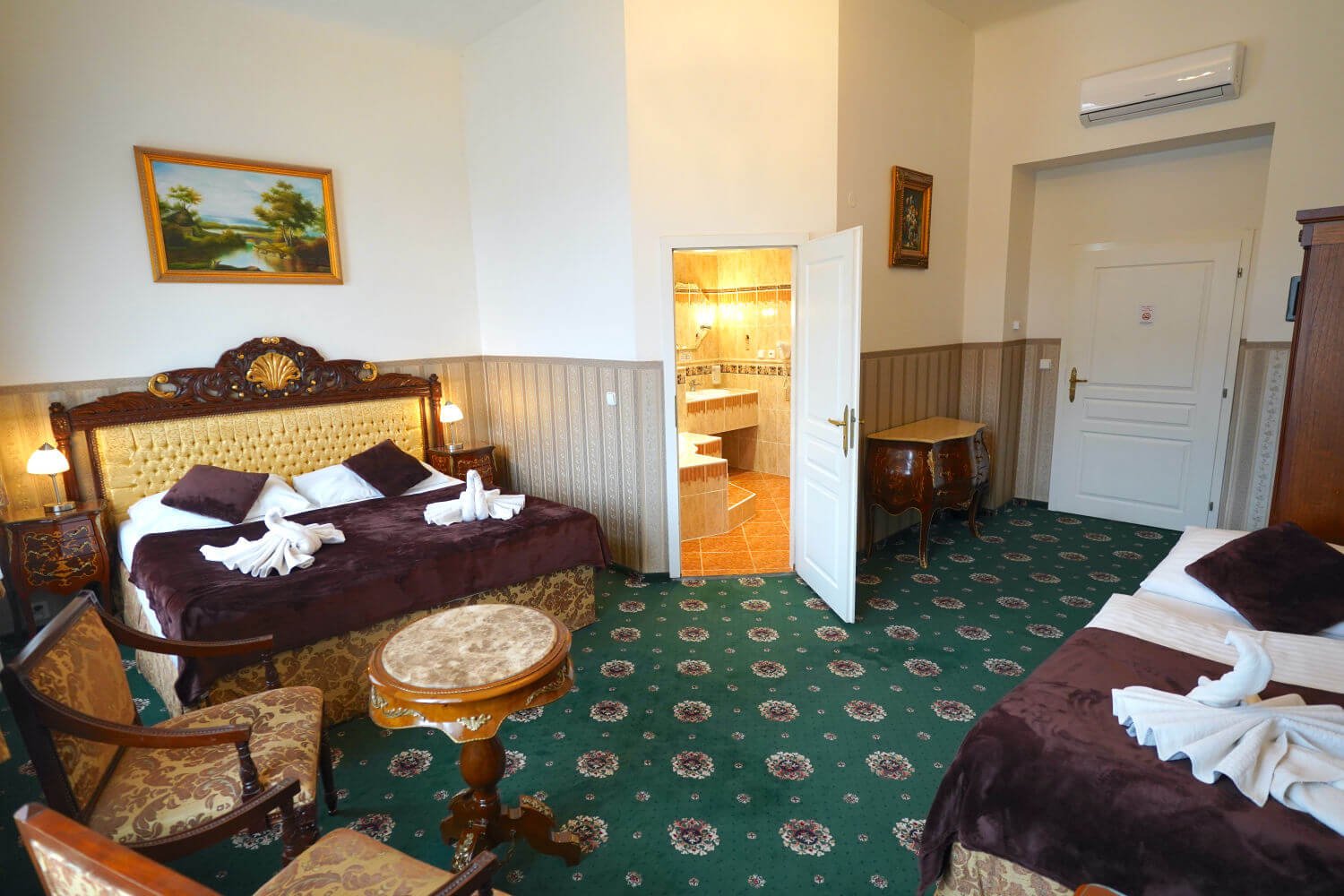 accommodation-deluxe-room4